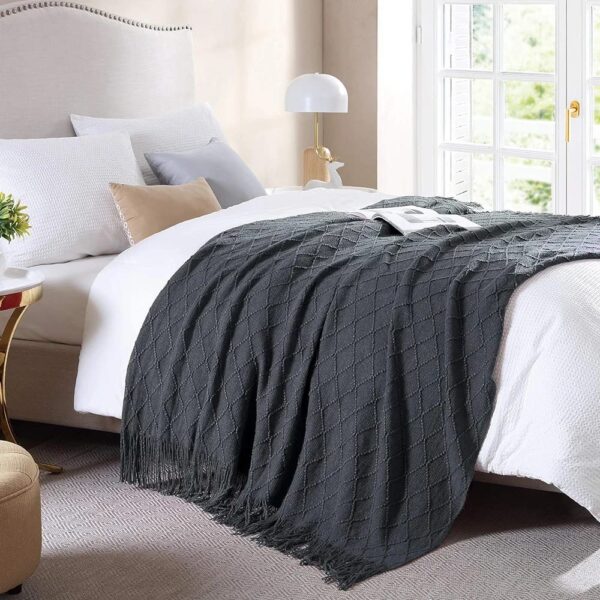 Luxurious Knitted Throw Blanket with Tassels